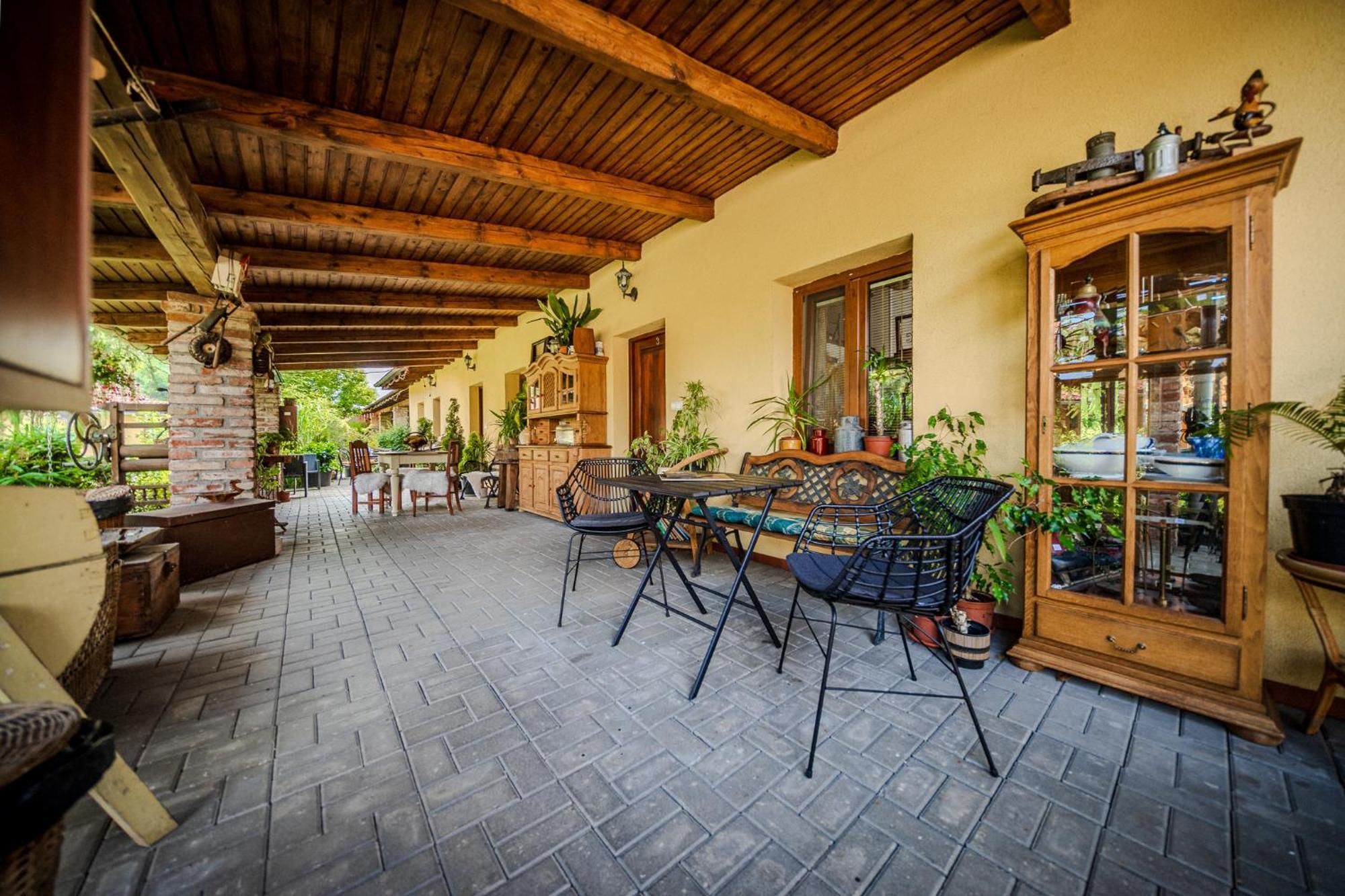 Villafilippa Kresetice Buitenkant foto