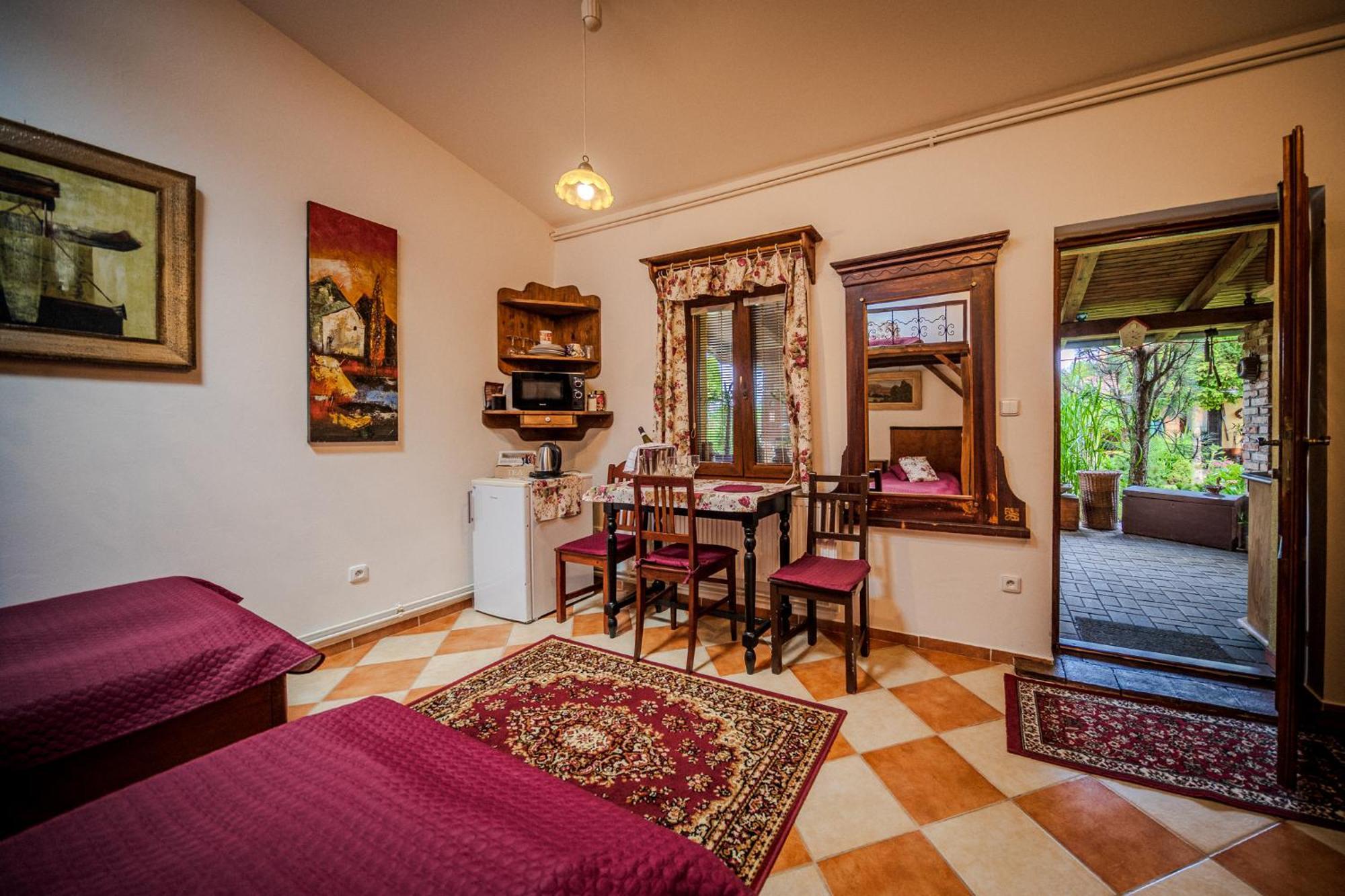 Villafilippa Kresetice Buitenkant foto