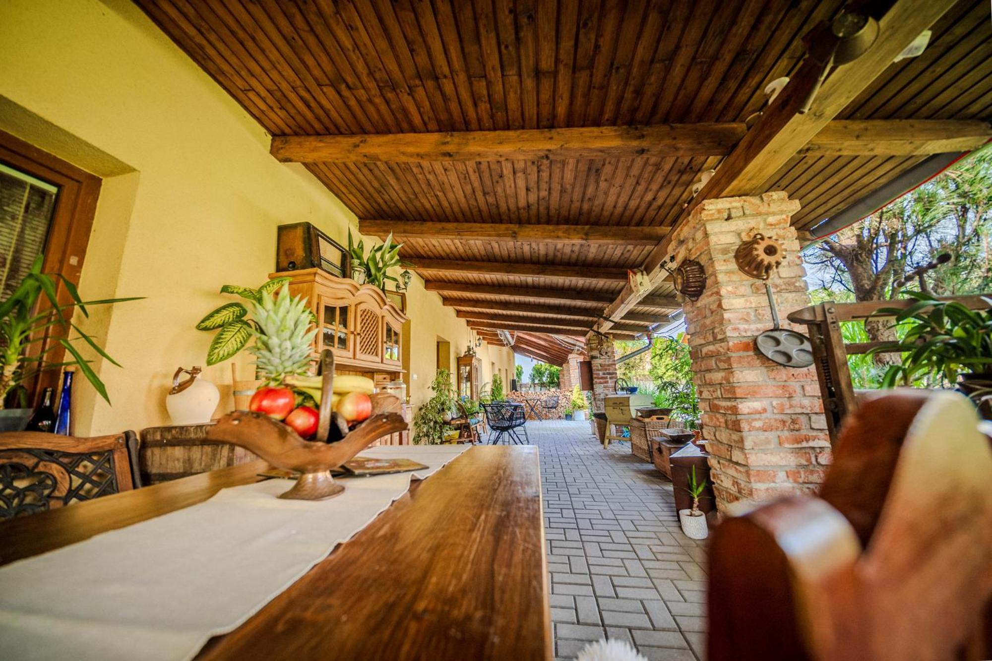 Villafilippa Kresetice Buitenkant foto