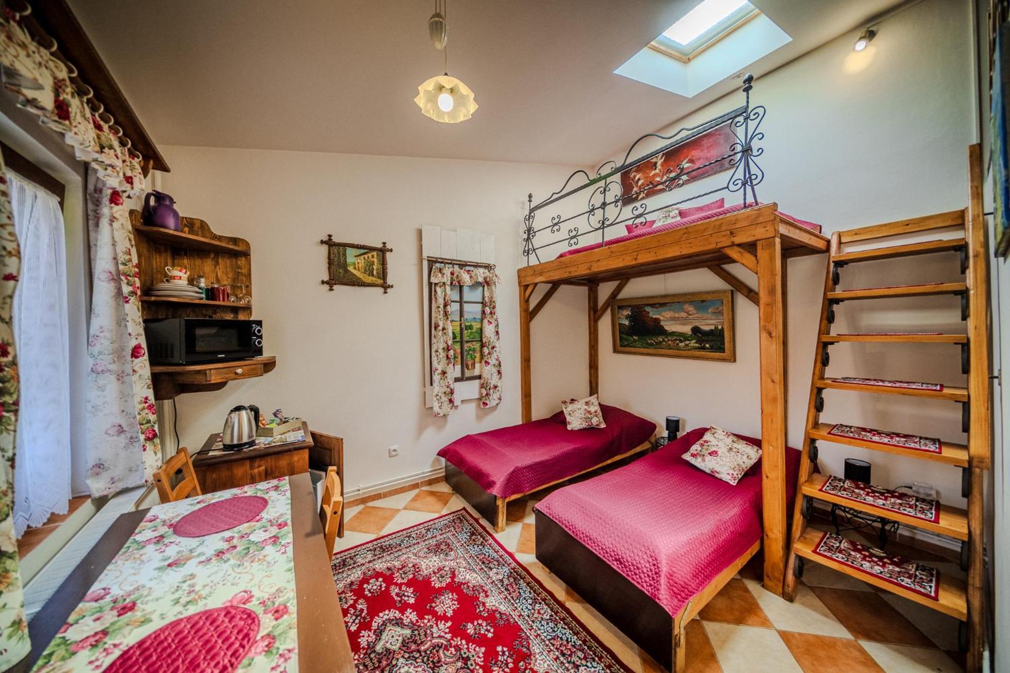 Villafilippa Kresetice Buitenkant foto