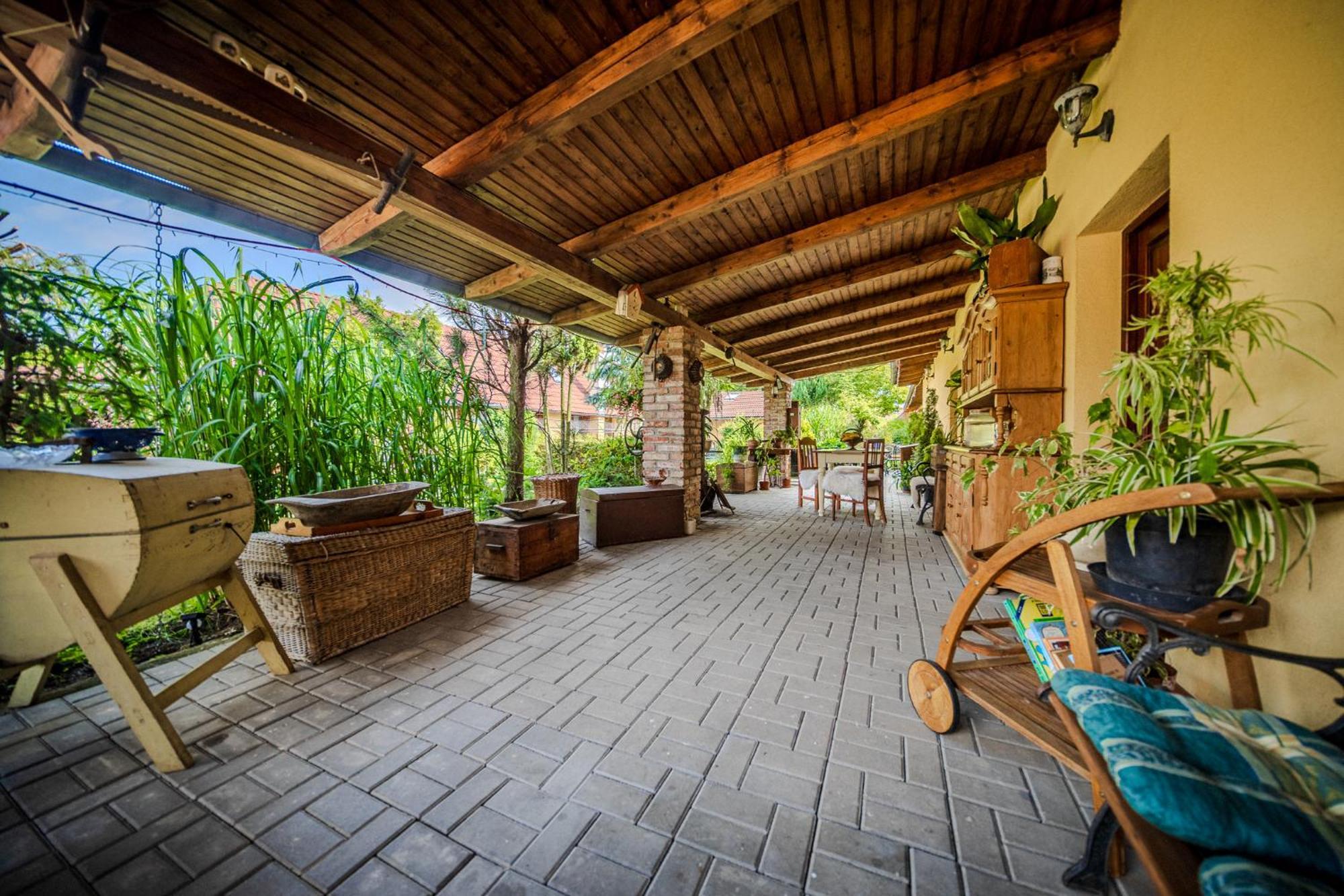 Villafilippa Kresetice Buitenkant foto